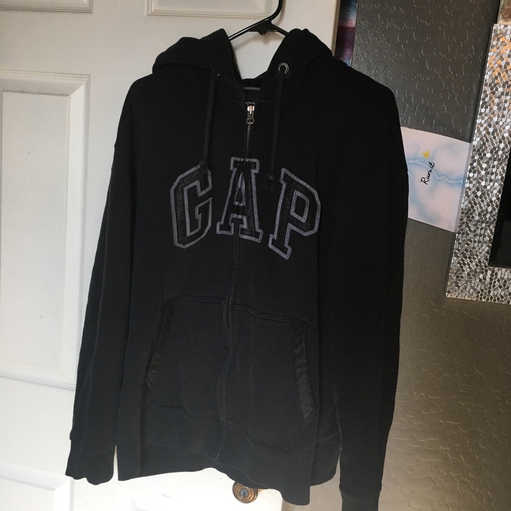 Black gap hoodie with zipper